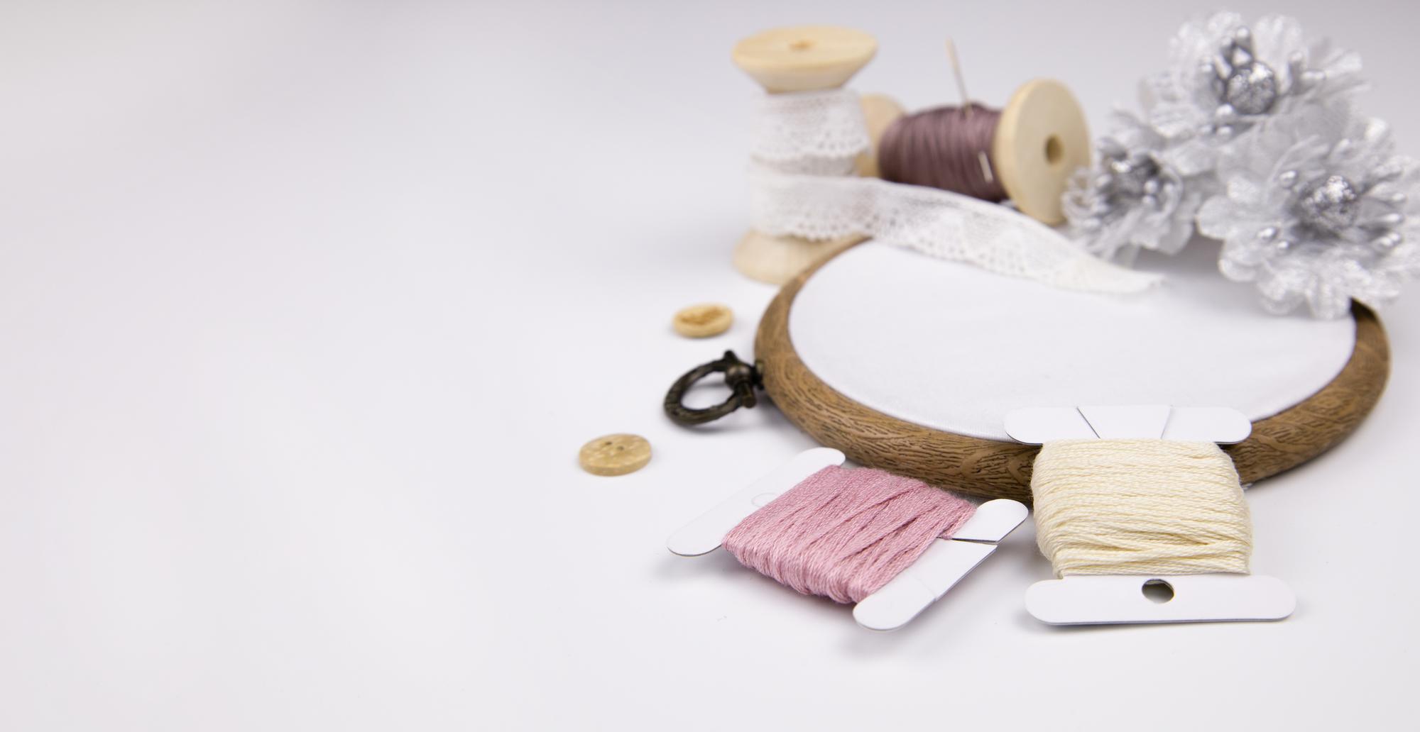 atelier workspace with threads and hoops